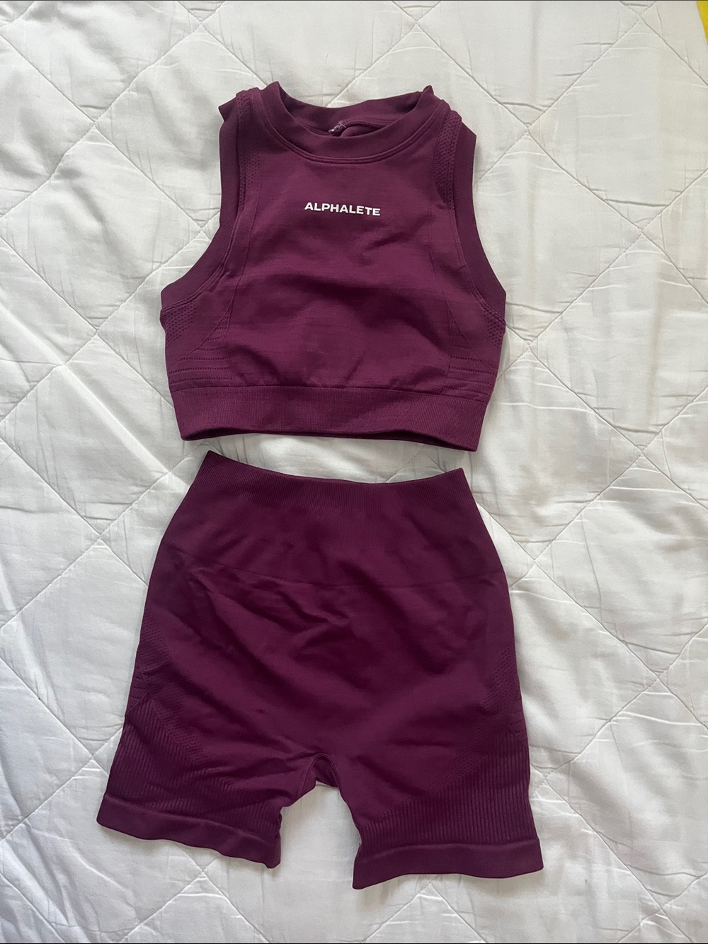 Alphalete Womens Seamless Bike Shorts & Crop Set - Plum